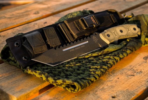 Hunting knife