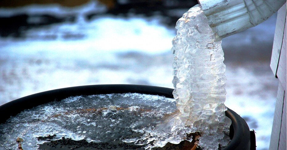 A frozen water coming out from the faucet.