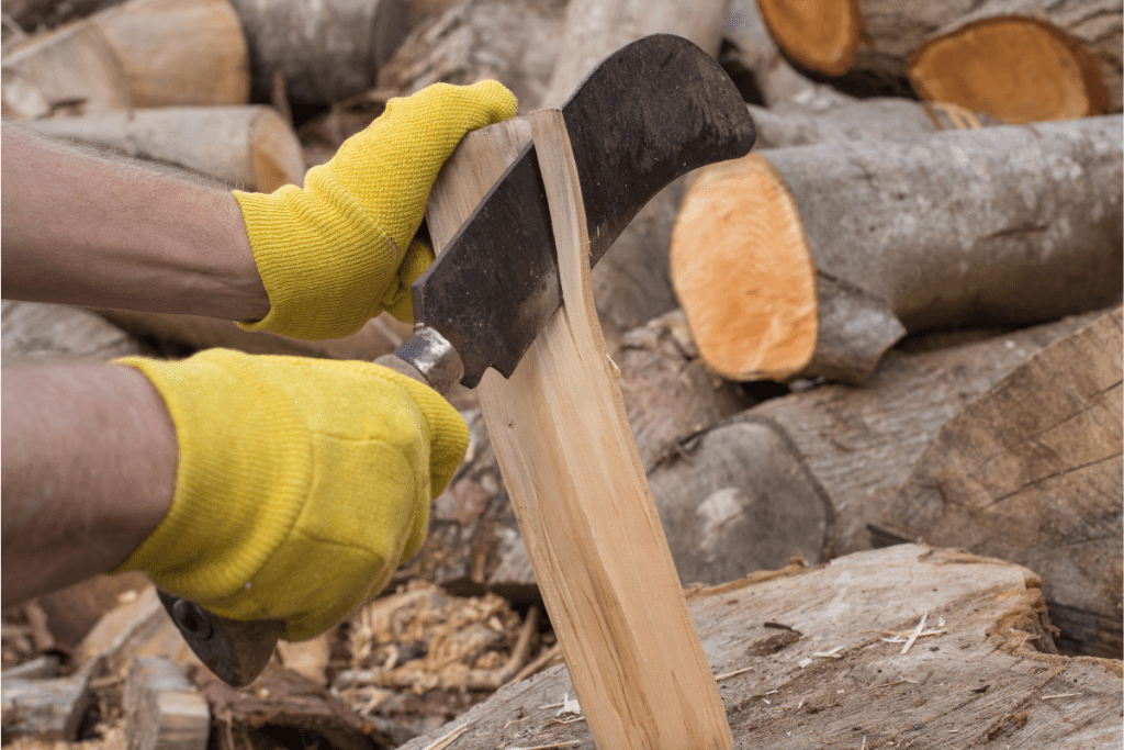 Criteria for Selecting the Best Machete for Chopping Wood